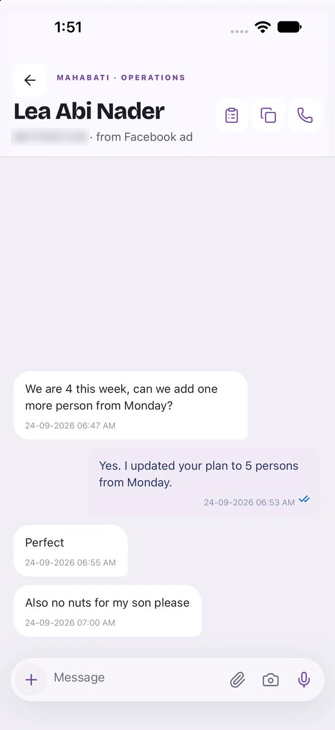 A customer chat marked as coming from a Facebook ad.